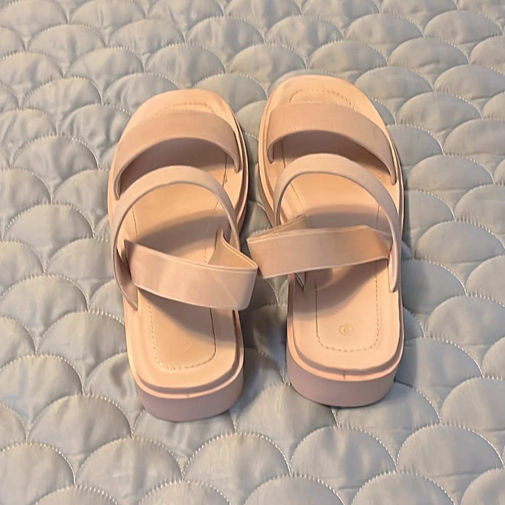 Cream colored size 9 Amazon Essentials wedges